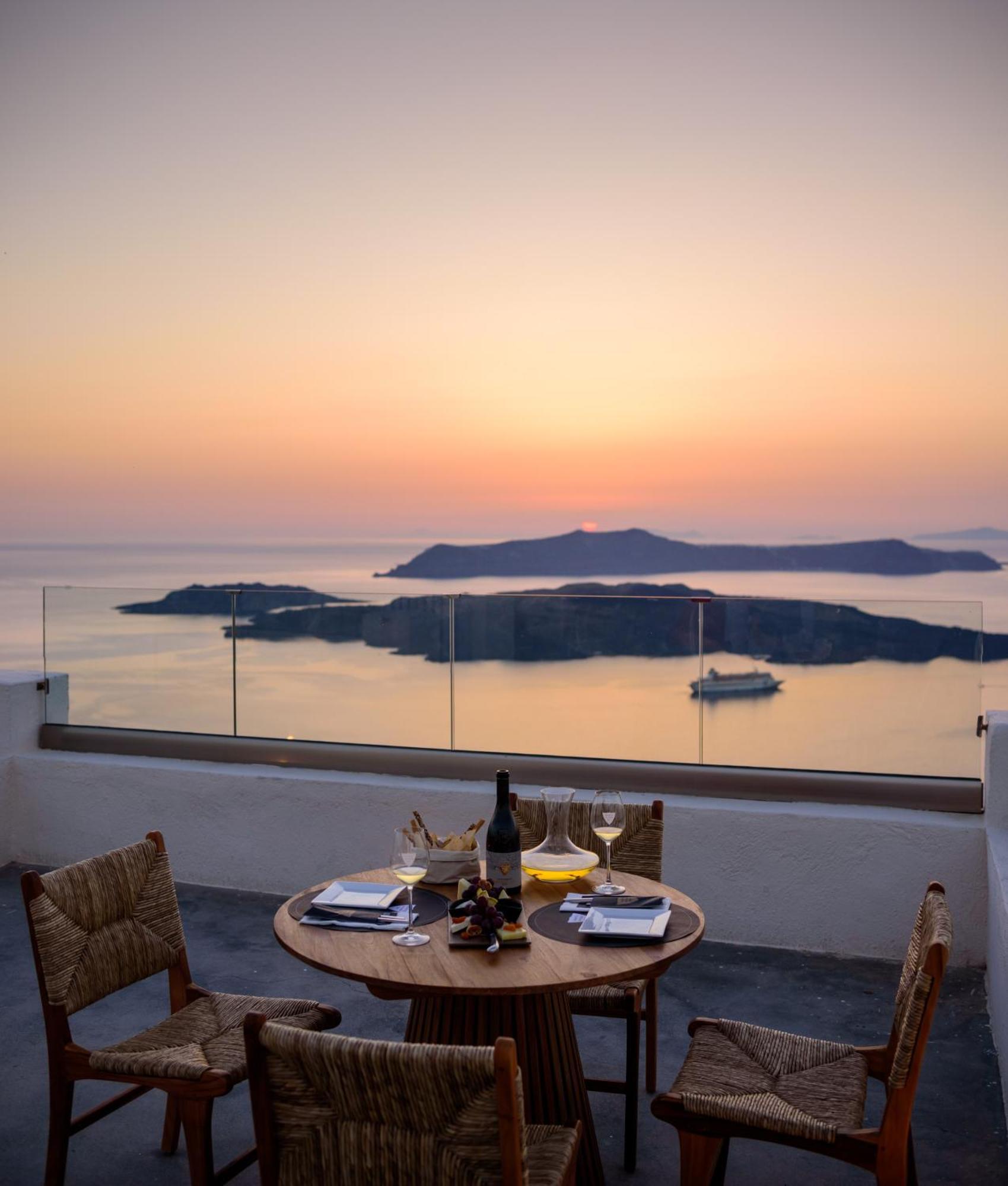 Impressive One Hotel Ormos Athinios Exterior photo