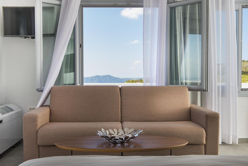 Impressive One Hotel Ormos Athinios Exterior photo